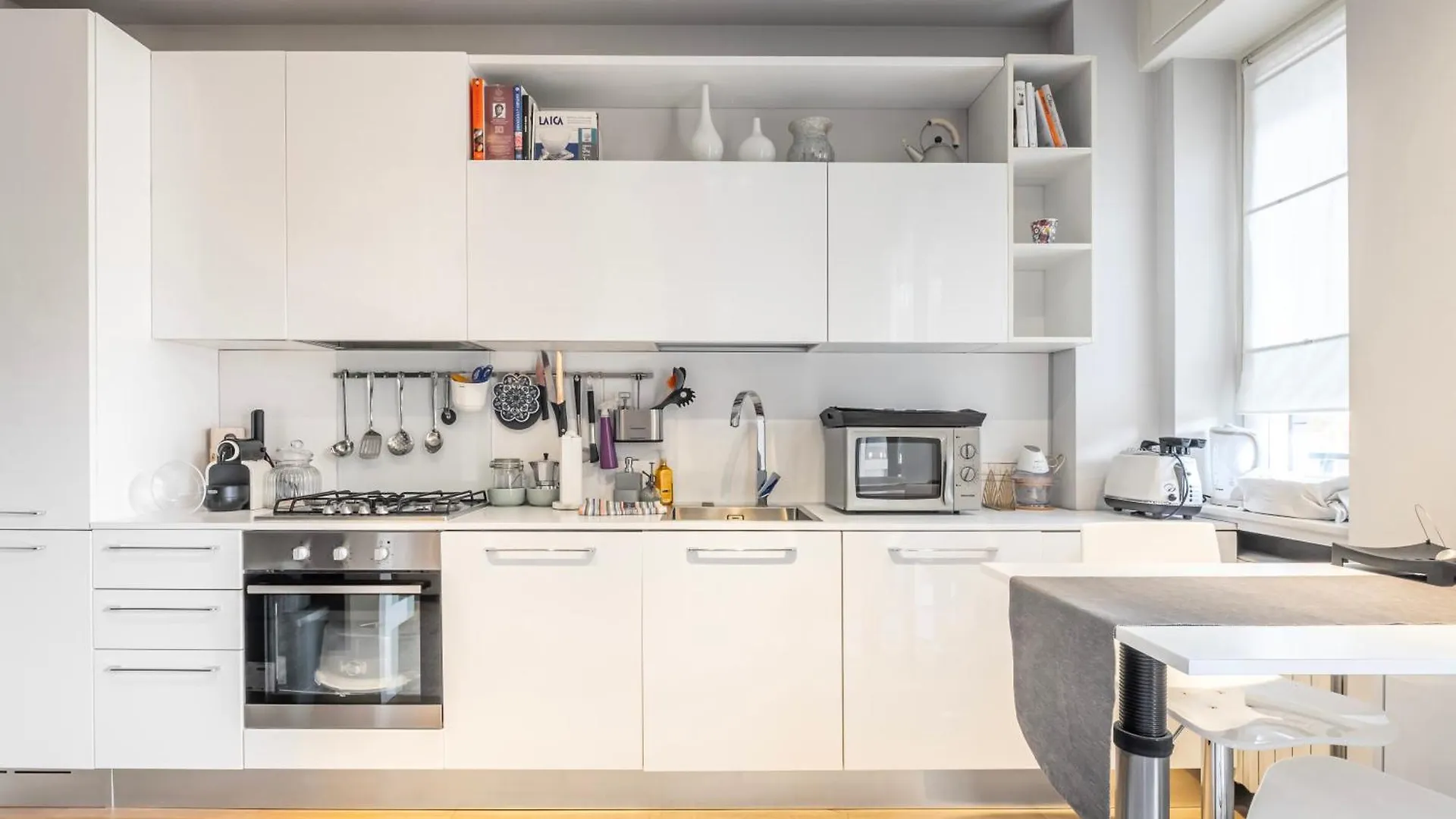 Forlanini M4 Modern Apartment With Balconies Milan Italy