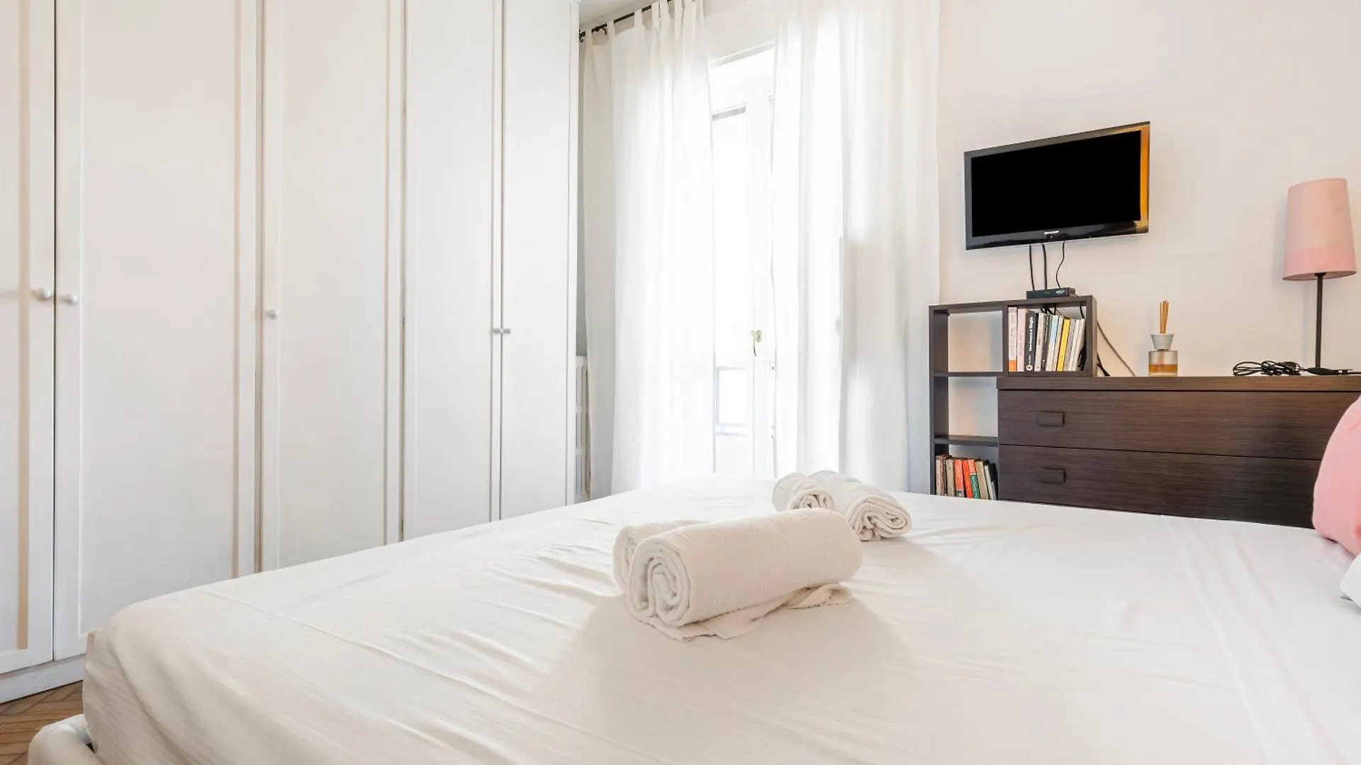 Forlanini M4 Modern Apartment With Balconies Milan 0*,