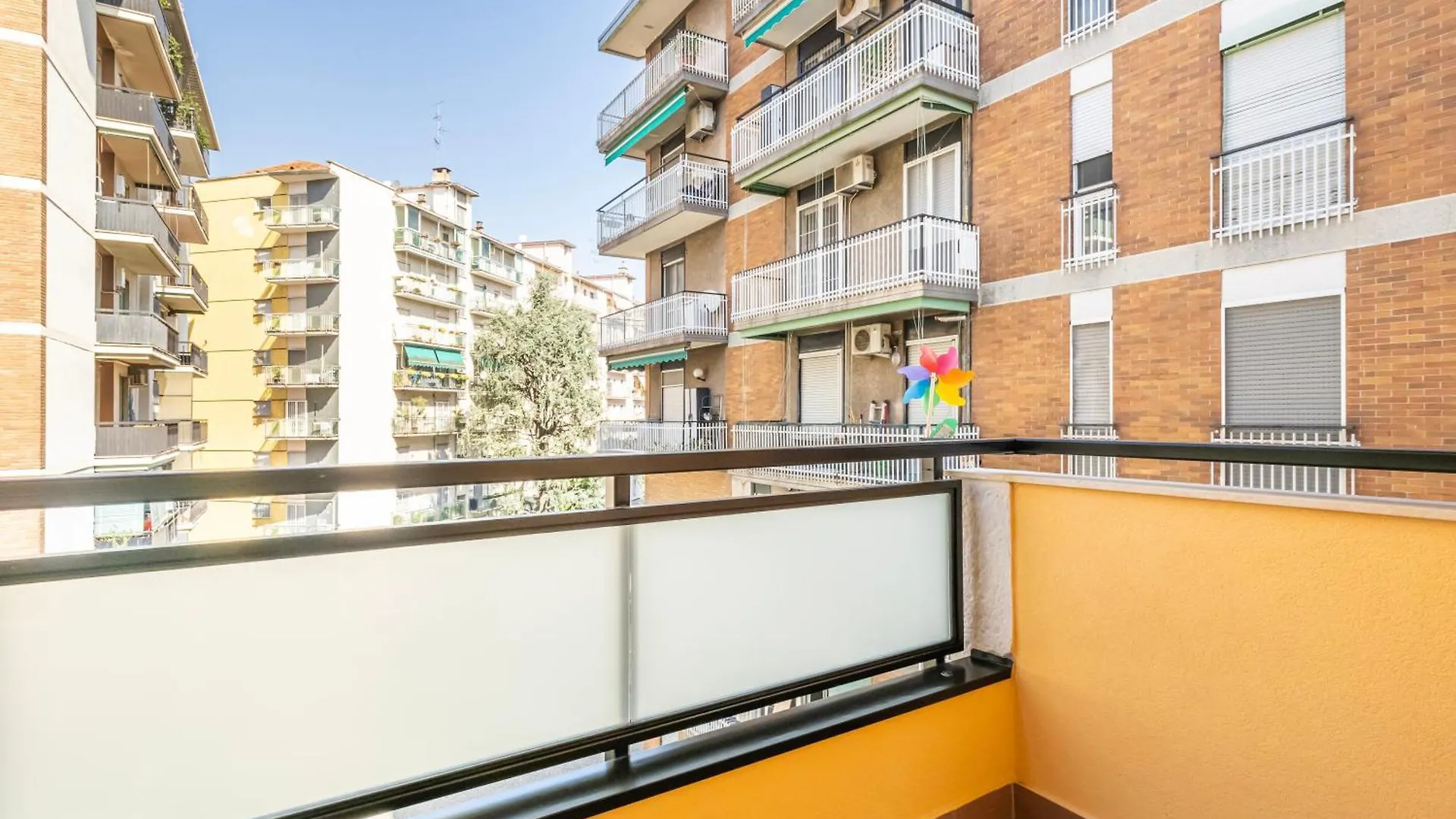 Forlanini M4 Modern Apartment With Balconies Milan