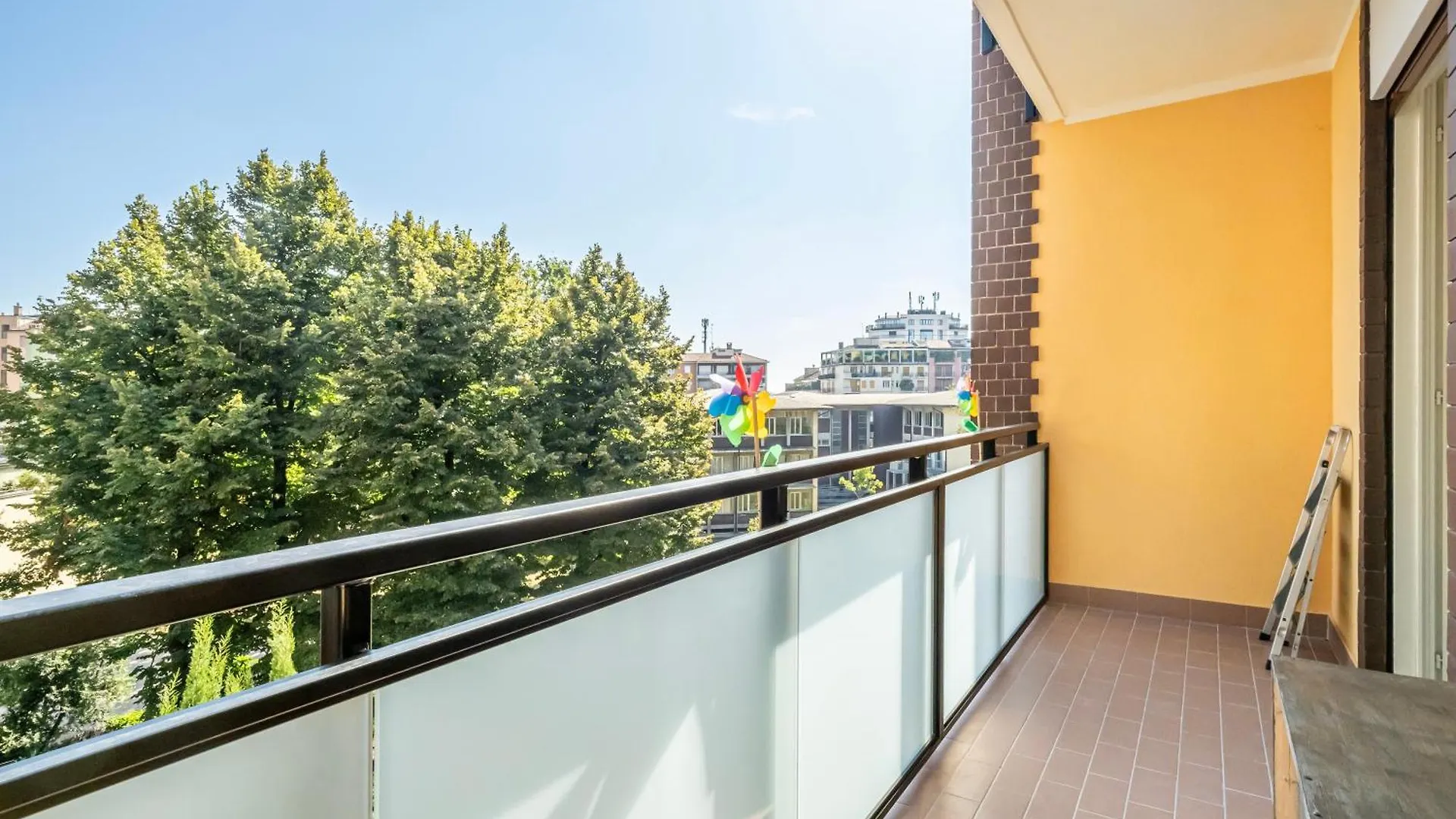 Forlanini M4 Modern Apartment With Balconies Milan